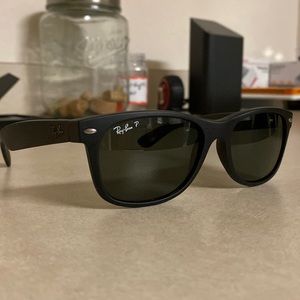 Wayfarer polarized Ray-Bans